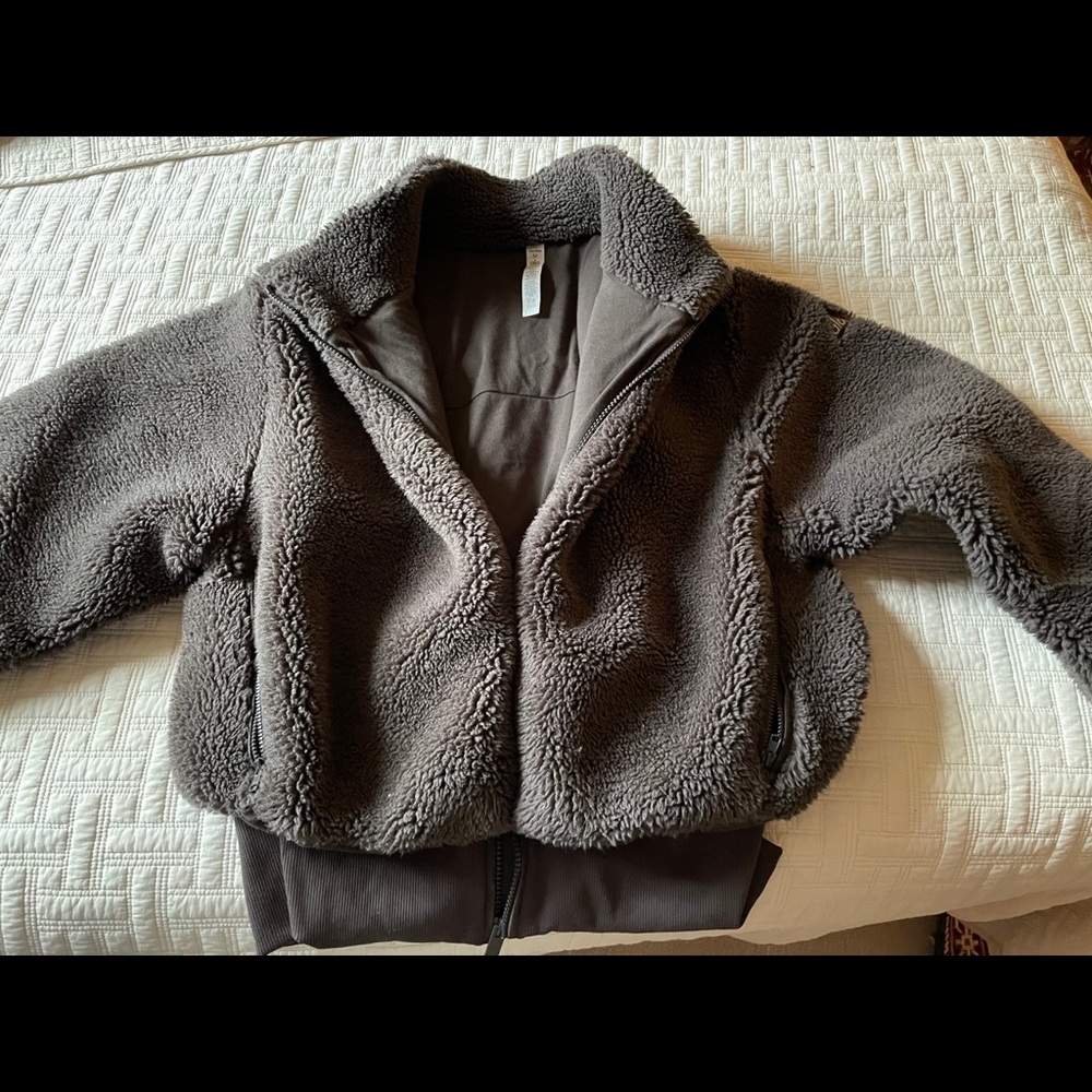 Alo Yoga Outwear Jacket - Fluffy and Warm